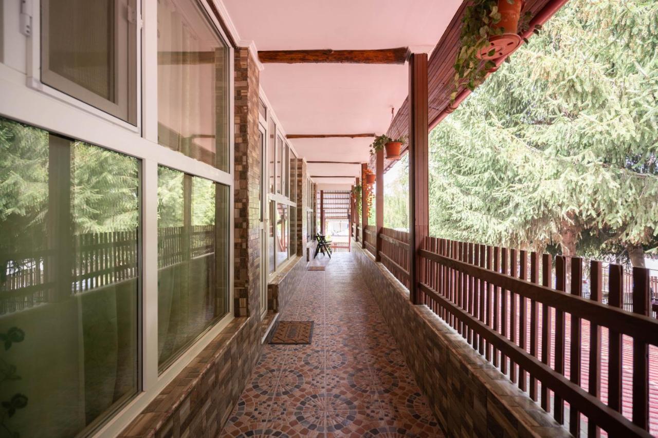 La Padure Hotel Brebu Esterno foto