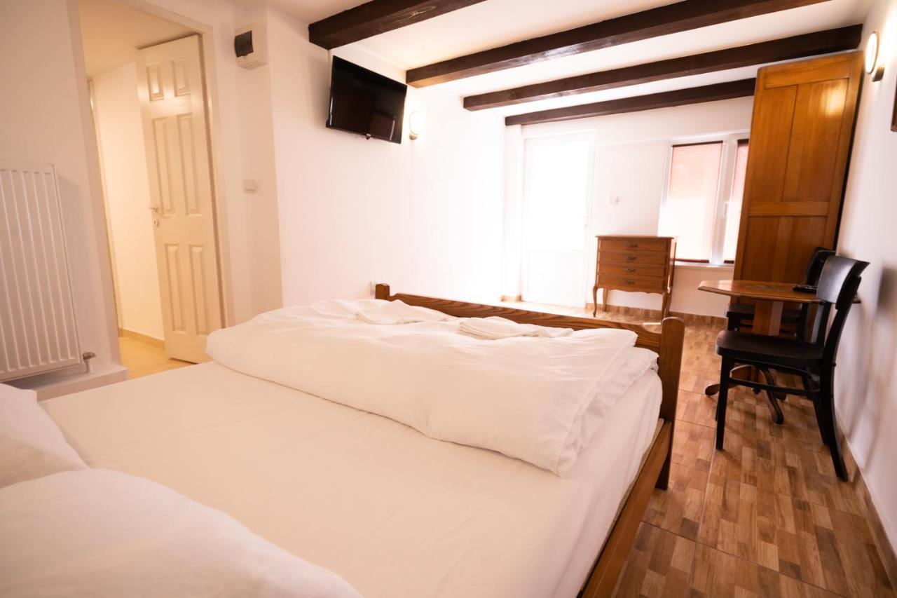 La Padure Hotel Brebu Esterno foto