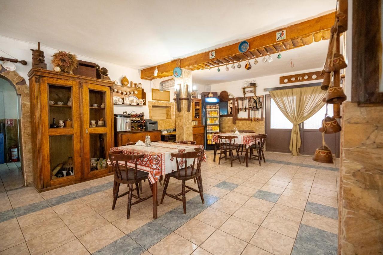 La Padure Hotel Brebu Esterno foto