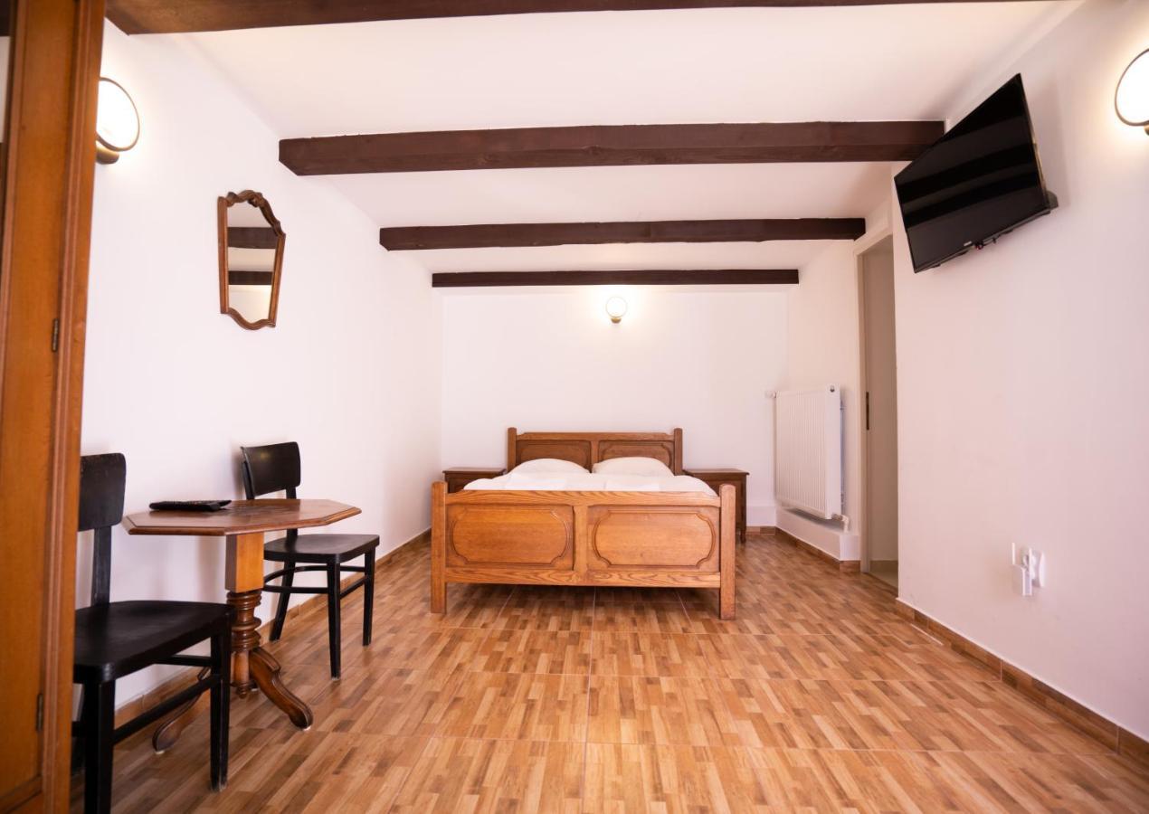La Padure Hotel Brebu Esterno foto